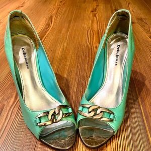 Gorgeous ‘Delicious’ turquoise peek toe heels | size 8.5